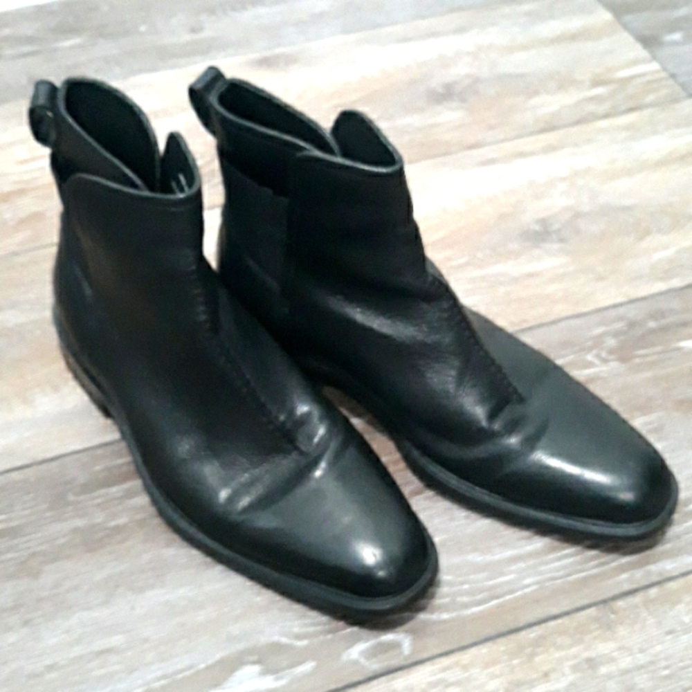 Cole Haan black leather Chelsea boots. Size 9